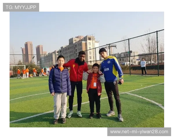 足球星蝴蝶的传奇故事与绿茵场上闪耀的非凡人生轨迹